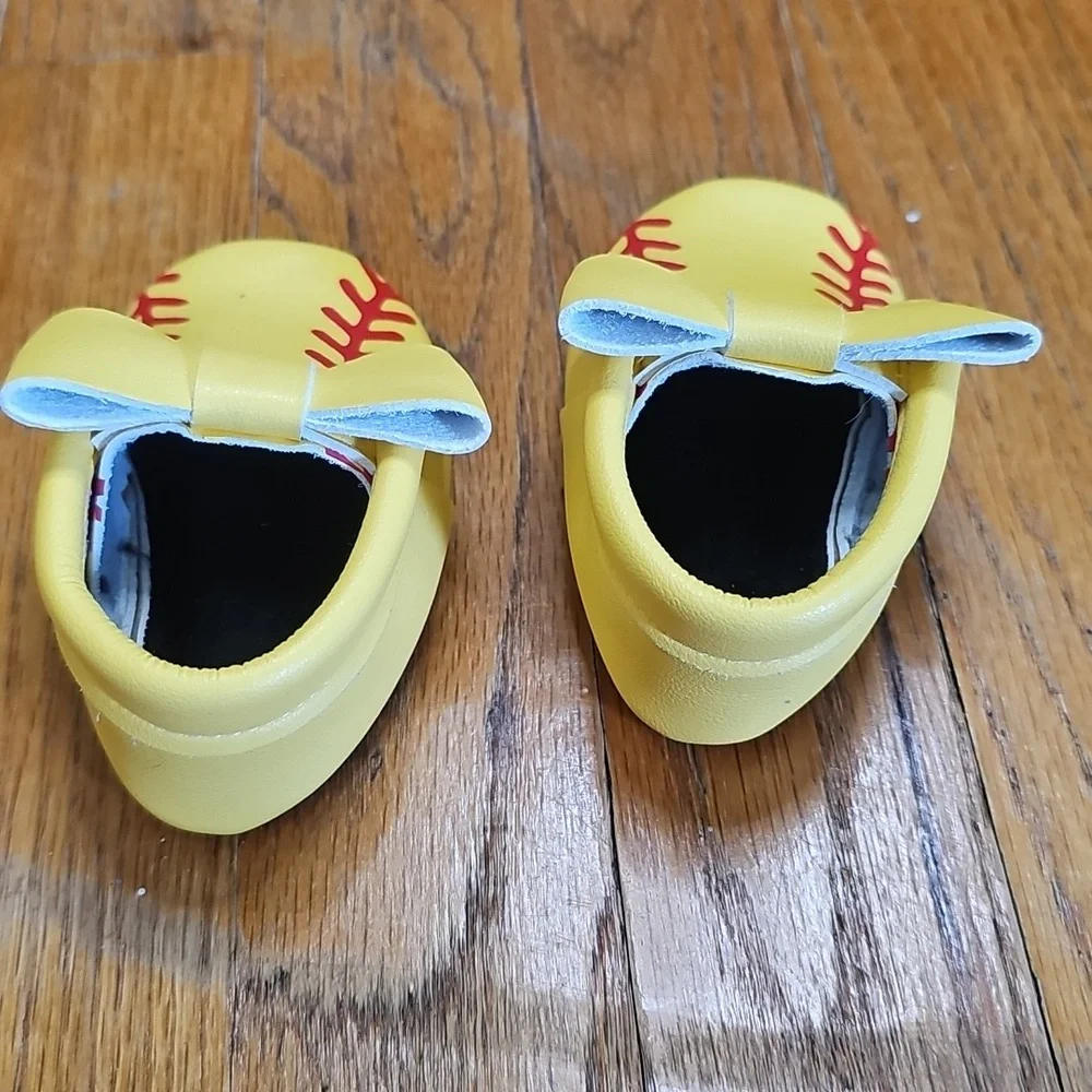 👪 Texas Moccs Size 2/3 Softball...like New!